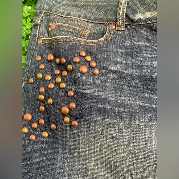 Rampage Distressed Embellished Studded Jean Skirt Juniors Size 13 NWT - Picture 4 of 14
